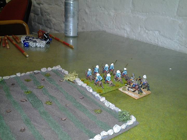 2012-11-16 17.42.05.jpg - Auf der rechten Flanke reitet thaessalische LH voran. Diese BG wird noch eine Hauptrolle dieser Schlacht spielen, wenn nicht sogar DIE Hauptrolle.